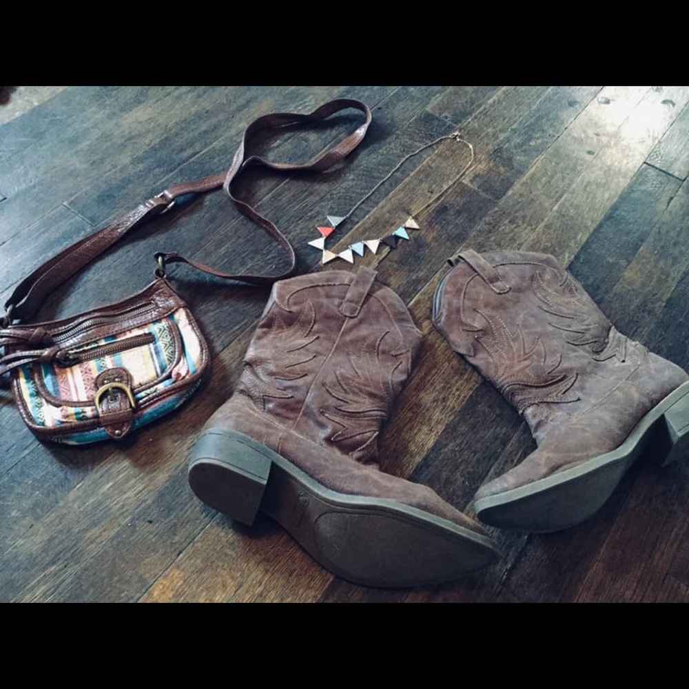 Size 8.5 Rampage boots